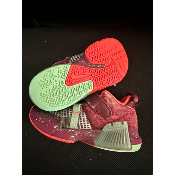 Nike Boys LeBron Witness 7 SE in Night Maroon size 13C - Picture 5 of 7